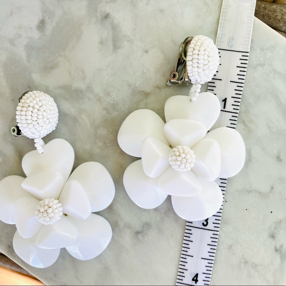 Sachin & Babi White Plastic Flower Earrings EUC - Picture 10 of 11